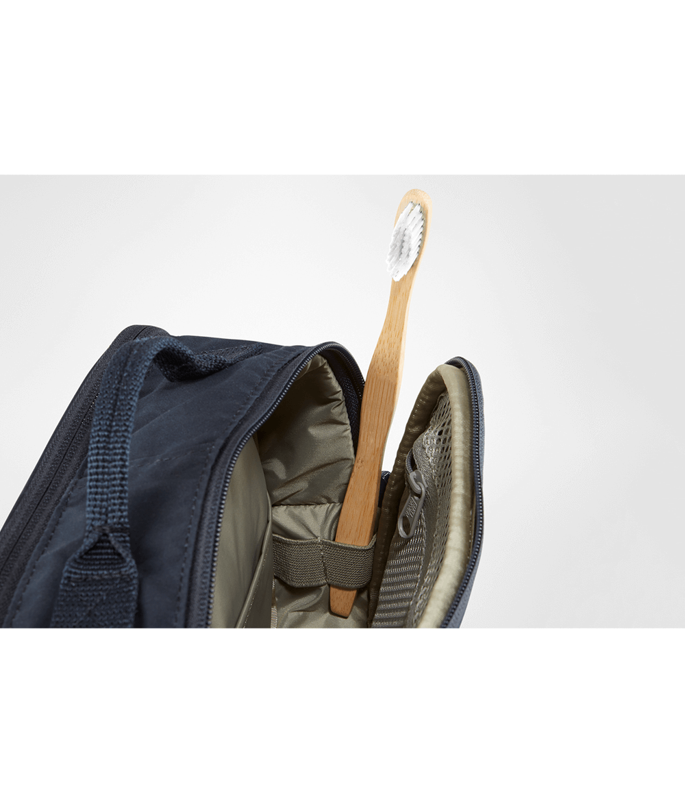 necessaire-kanken-toiletry-bag-F23784-detalhe-2