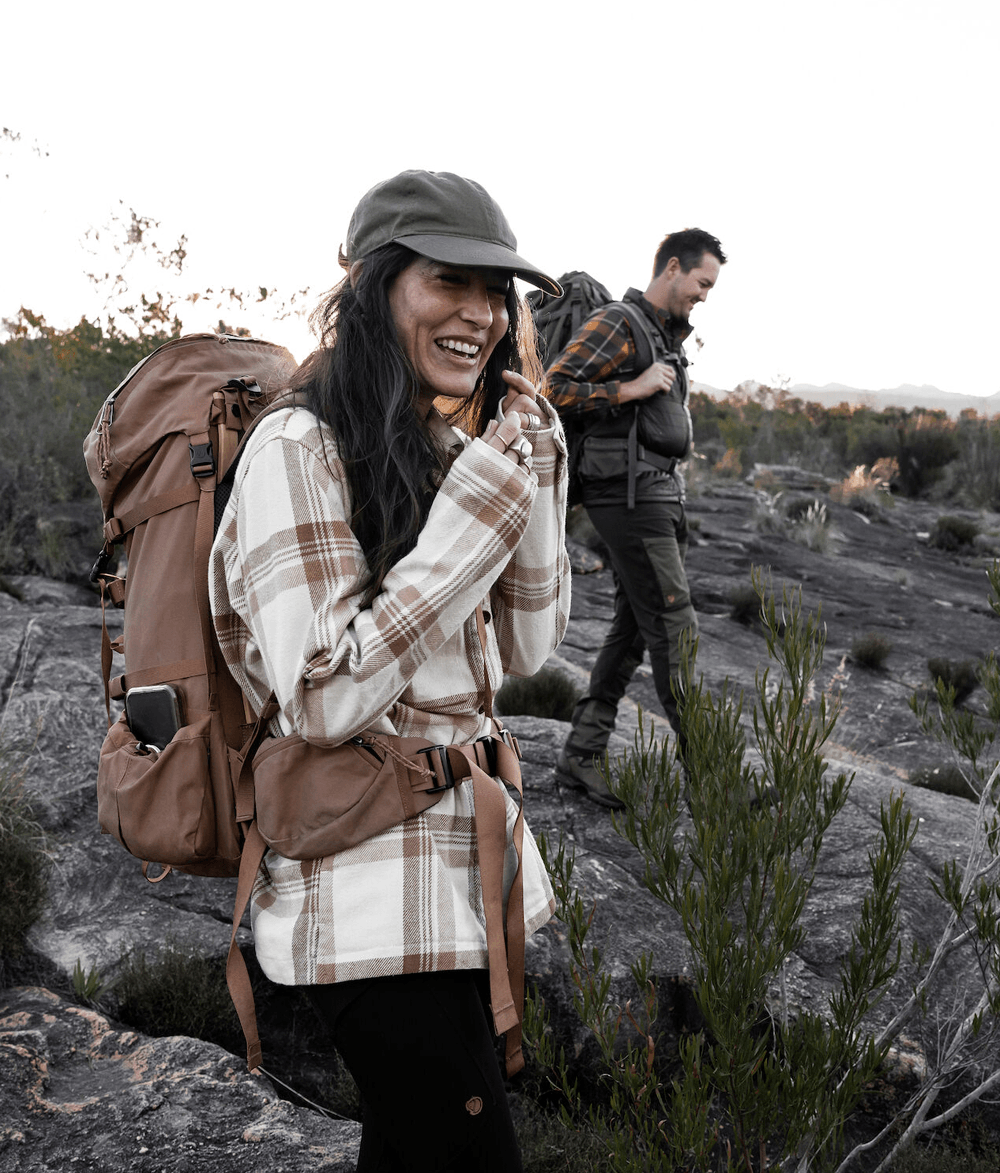 Camisa-feminina-singi-flannel-overshirt-chalk-white-dune-beige-F86986-F113196_8