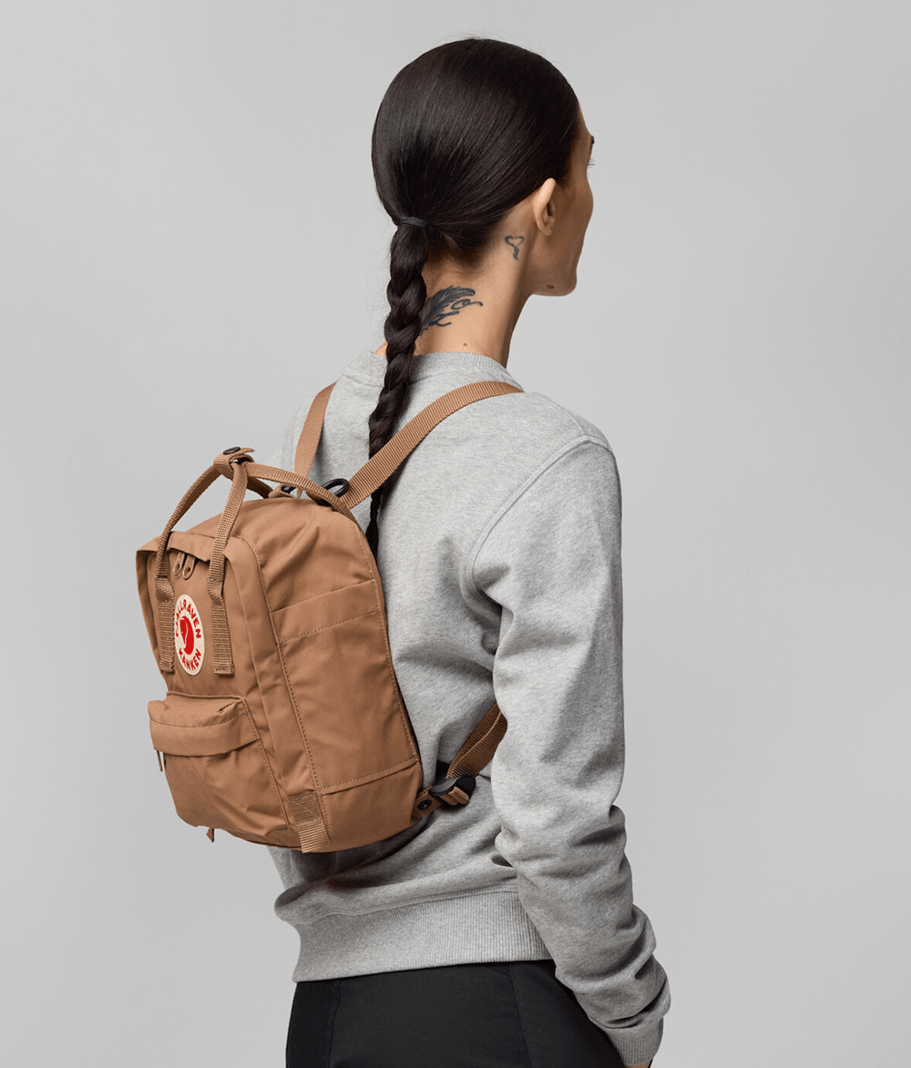 Mochila-kanken-mini-khaki-dust-F23561-F228_6