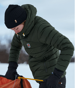 Jaqueta-feminina-expedition-pack-down-com-capuz-mustard-yellow-F86122-F161_16