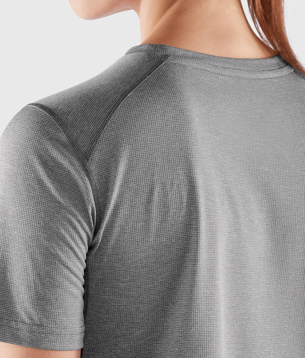 camiseta-feminina-abisko-day-hike-F84106-4.png