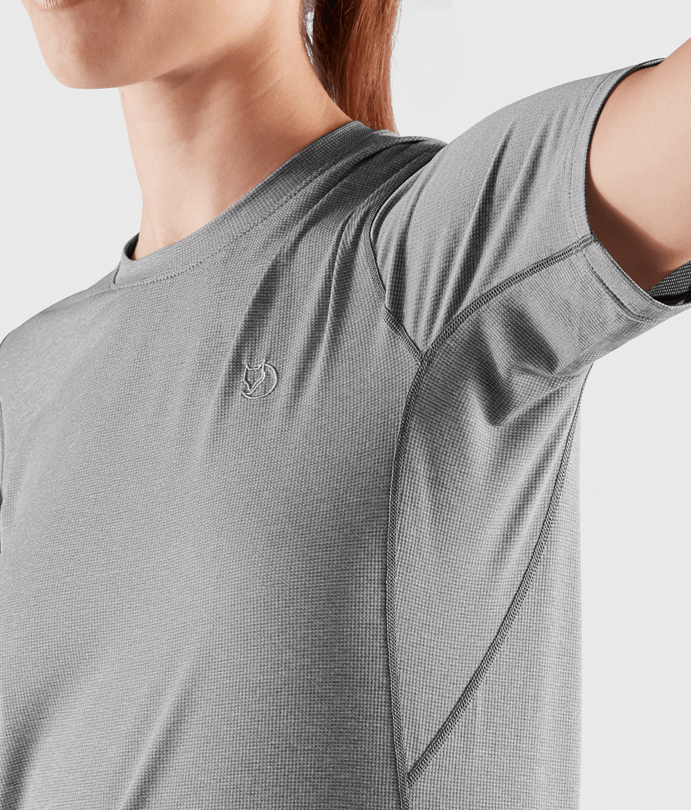camiseta-feminina-abisko-day-hike-F84106-5.png
